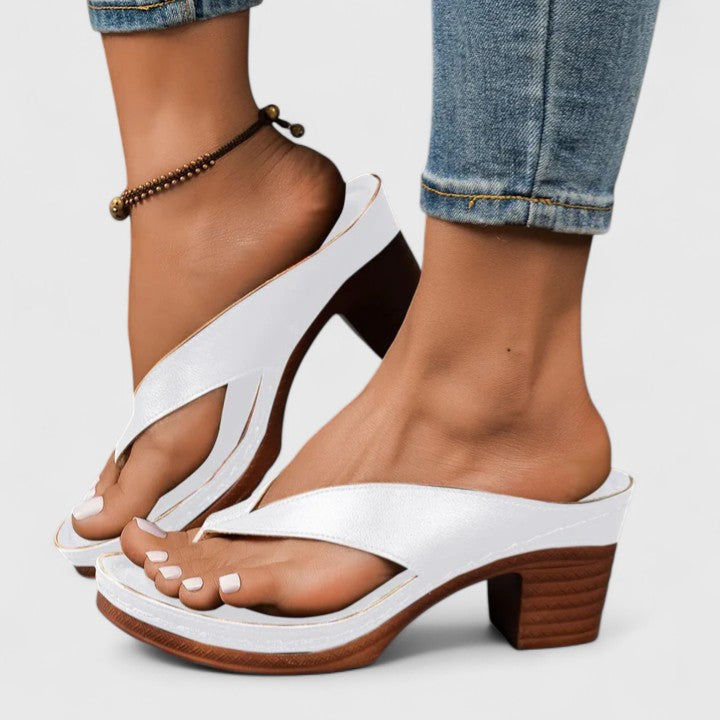 Women's Block-Heel Sandals in white, Timeless Toe-Post Design