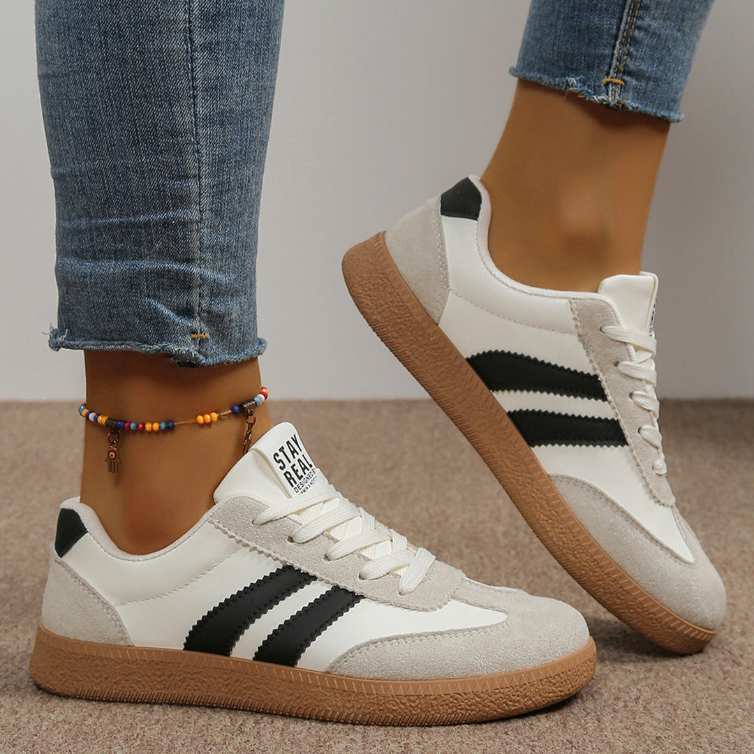 Women's Classic Court Sneakers in black and white, Timeless Everyday Comfort