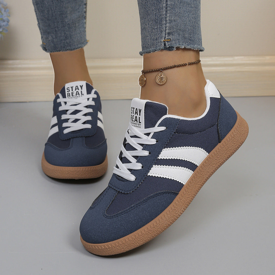 Women's Classic Court Sneakers in blue, Timeless Everyday Comfort