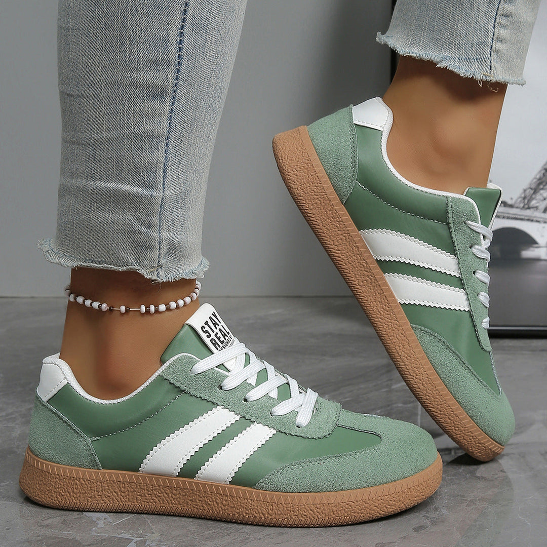 Women's Classic Court Sneakers in green, Timeless Everyday Comfort