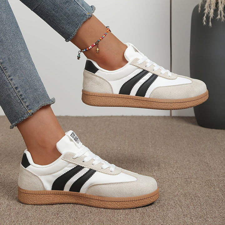 Women's Classic Lace-Up Sneakers in white, Everyday Comfort