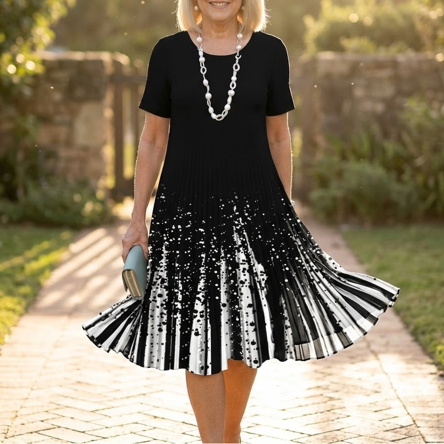 Women's Pleated Gradient Print Dress - Short Sleeve