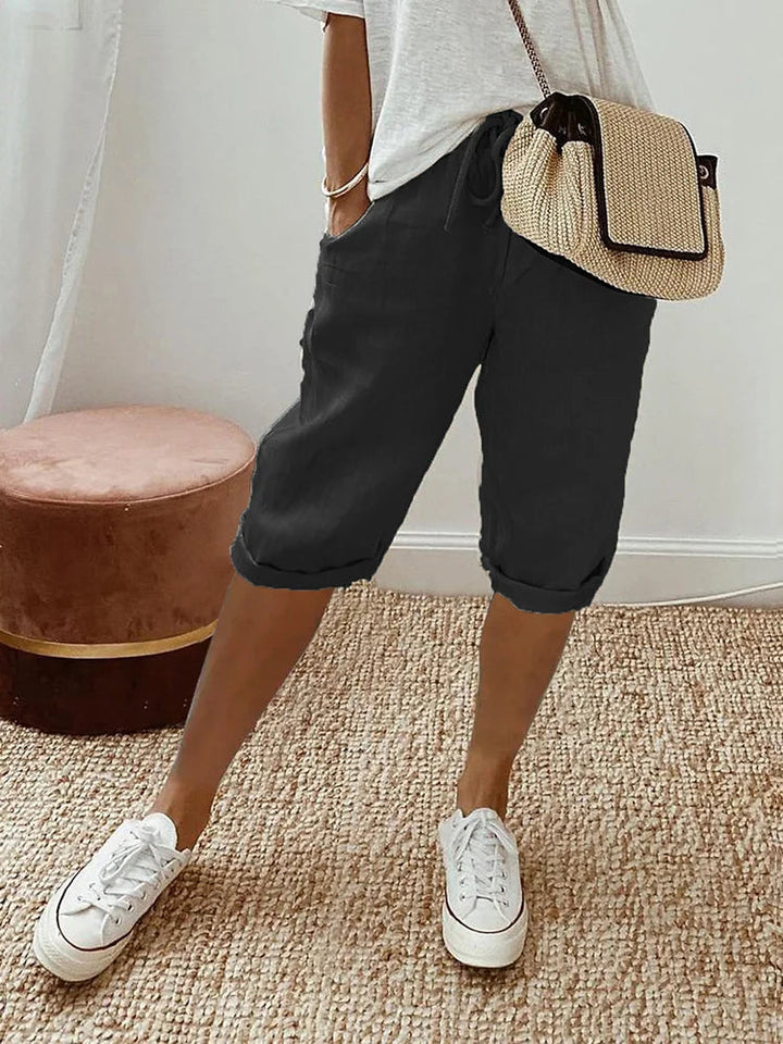 Women's Relaxed Knee-Length Shorts in black, Lightweight Comfort