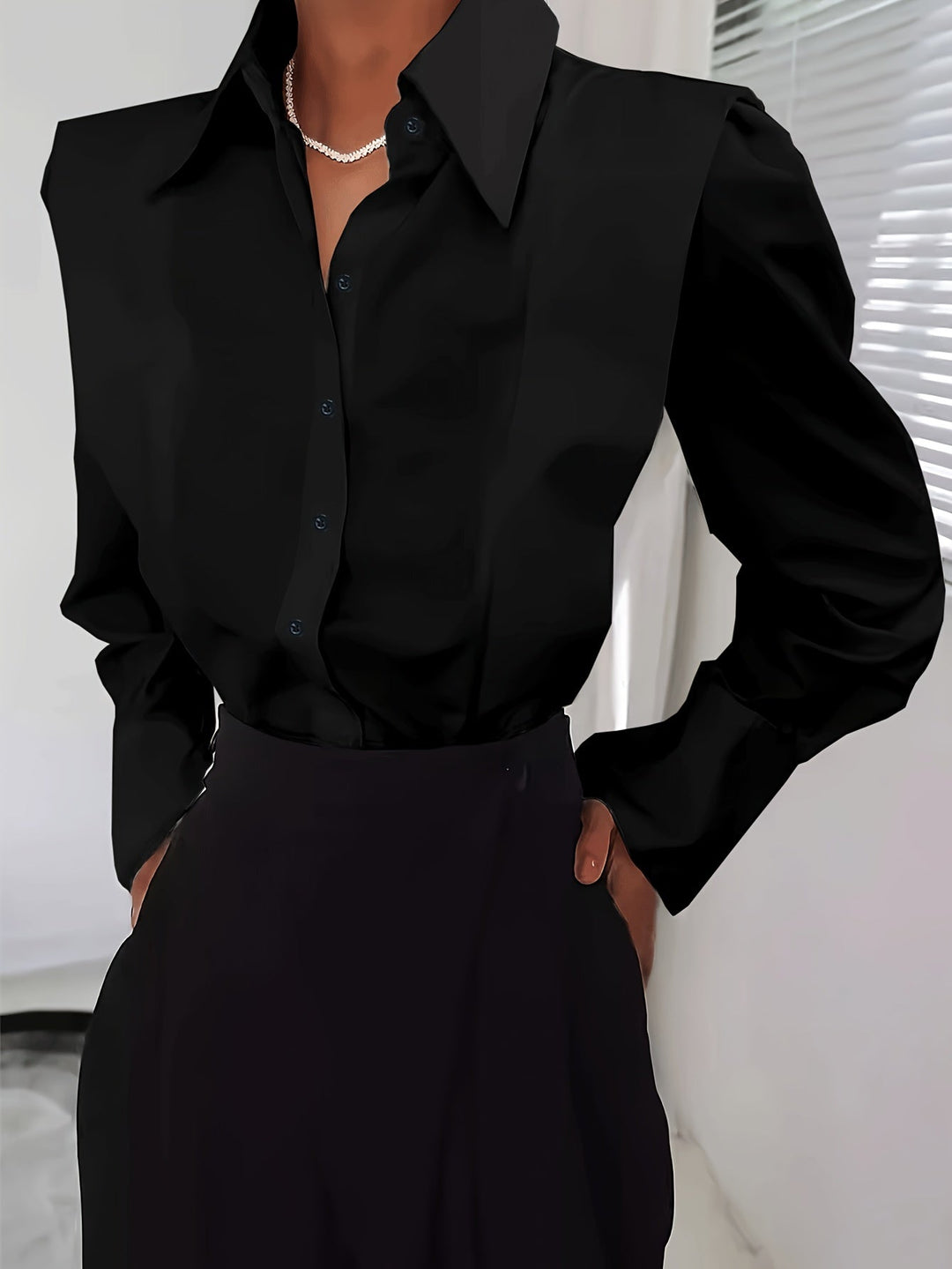 Women's Tailored Button-Up Shirt - Structured Elegance